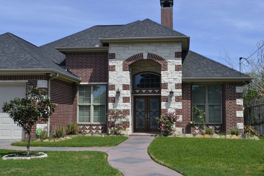 Le prix de vente d'une maison est augmenté grâce à l'entretien de la toiture.