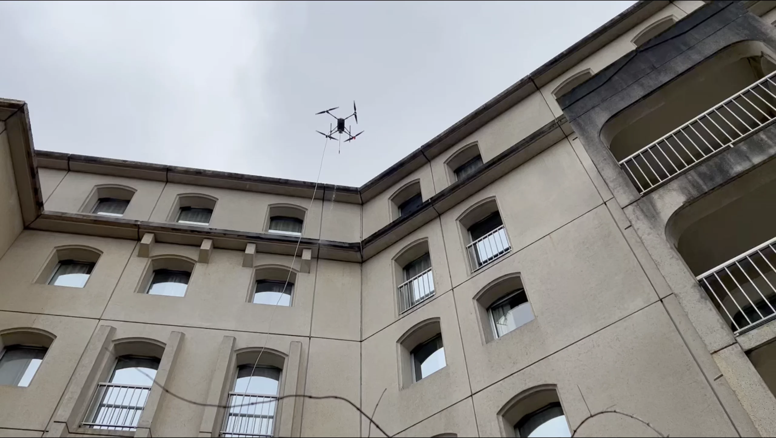 nettoyage de facade par drone  scaled