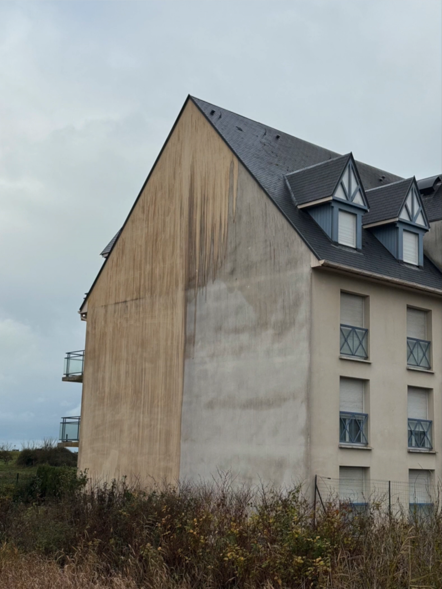 Solution Drone Service | Nettoyage de toiture par drone à Dieppe Nettoyage façade immeuble par drone à Dieppe
