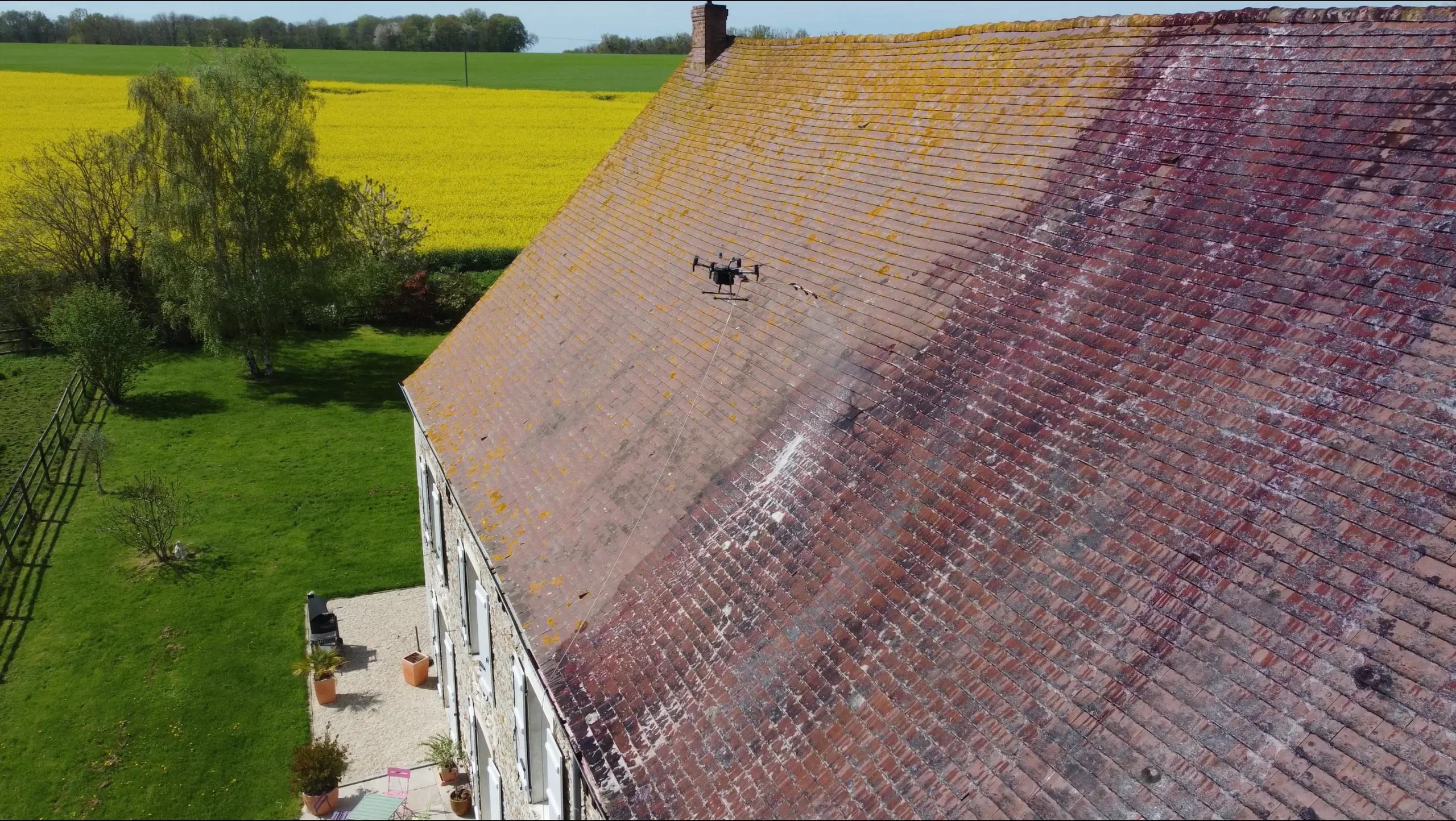 Nettoyage de toiture par drone Bourgogne Franche Comte scaled